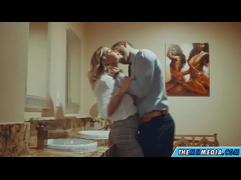 ❤️ جڏهن هڪ busty سنهري اوھان کي هڪ عوامي آرام روم ۾ seduces ❤❌  ☑